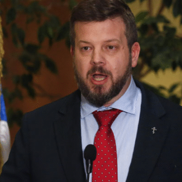 Kaiser Kaiser se querella por “muñecos nazi” colgados con su cara