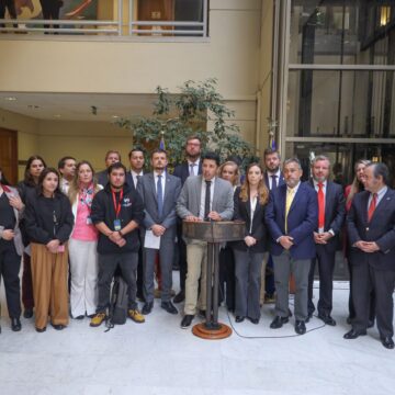 WhatsApp Image 2025-05-15 at 14.41.08 Diputados RN celebran informe que pide suspender terapias hormonales en niños