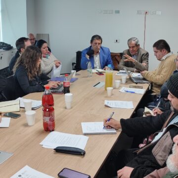 WhatsApp Image 2025-05-21 at 09.52.34 Director de Educación Pública visitó el Servicio Local Valparaíso para conocer avances y reunirse con comunidades y gremios