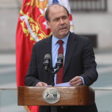 imagen_2025-05-04_132105161 DC anula candidatura presidencial de Alberto Undurraga tras fracasar acuerdo para primarias