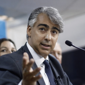 imagen_2025-05-12_203652043 ME-O pide apoyo para ser candidato presidencial independiente