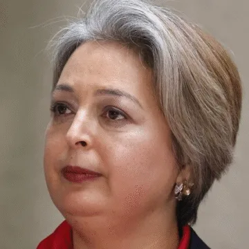 Jeanette Jara Jara defiende propuesta de regularizar migrantes tras críticas de Kast