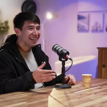 Allen Iturra Desde el Castillo a la Universidad de los Andes: la historia de Alen Iturra, el joven de La Pintana que cambió su destino gracias a la educación