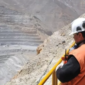 Sindicatos de Minera Antucoya y Los Pelambres aprueban huelga tras rechazar oferta de Antofagasta Minerals