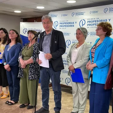 WhatsApp Image 2025-11-04 at 17.39.13 Colegio de Profesores plantea a candidata Jeannette Jara urgencias del sector educativo